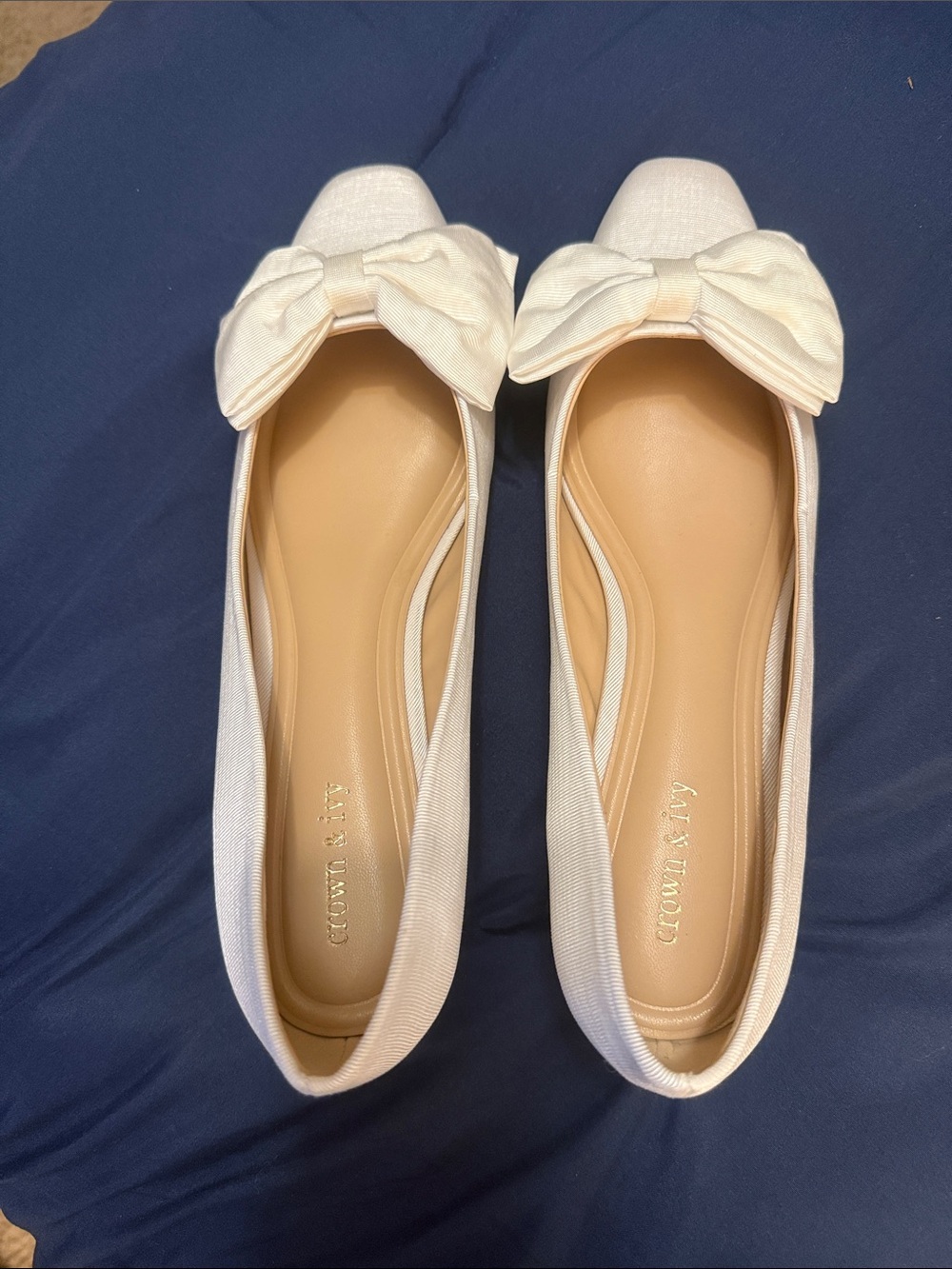 crown & ivy Ivory Bow Ballet Flats